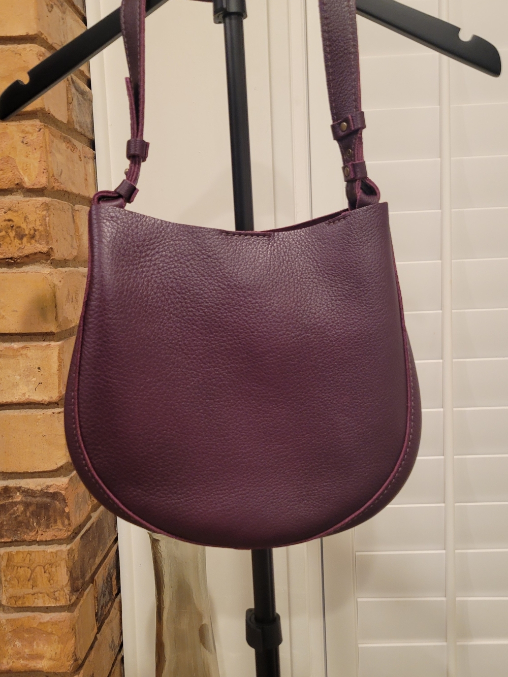 Portland Leather Plum Pebbled Shoulder Bag with Adjustable Strap - Picture 4 of 6